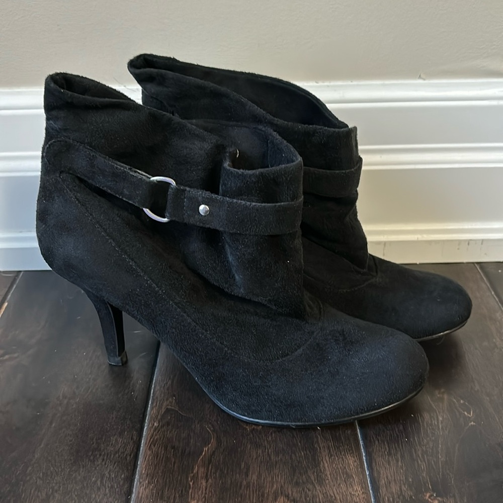 Women’s George black heeled booties size 5